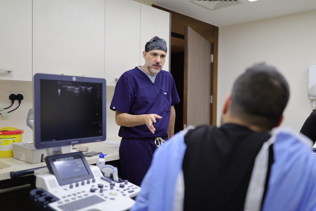 الدكتور عمر نادر يونس حمدالله من أفضل أطباء جراحة الأوعية الدموية في الأردن